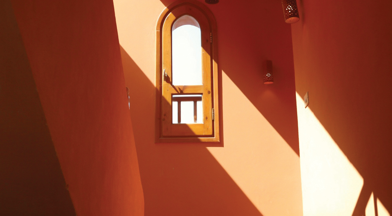 تحتفل هذه الصفحات باثني عشر لوناً من ألوان جوتن لعام 2020. يُجسد كل واحد منها جانباً مختلفاً من جوانب الشخصية أو يزرع طموح وأمل جديد للمستقبل